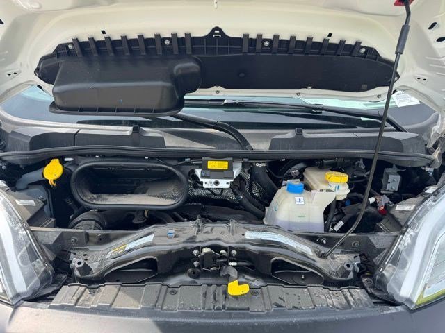New 2025 Bright White Clearcoat RAM Tradesman image 31