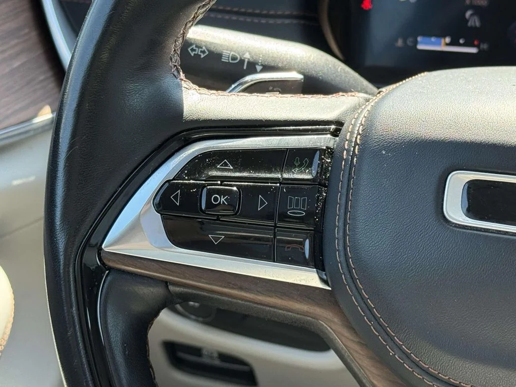 Used 2022 Silver Jeep Summit image 22