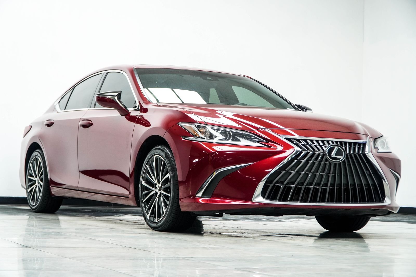 Used 2025 Red Lexus 350 image 4