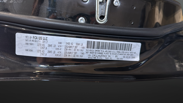 Used 2018 Diamond Black Crystal Pearlcoat Jeep Latitude Plus image 33