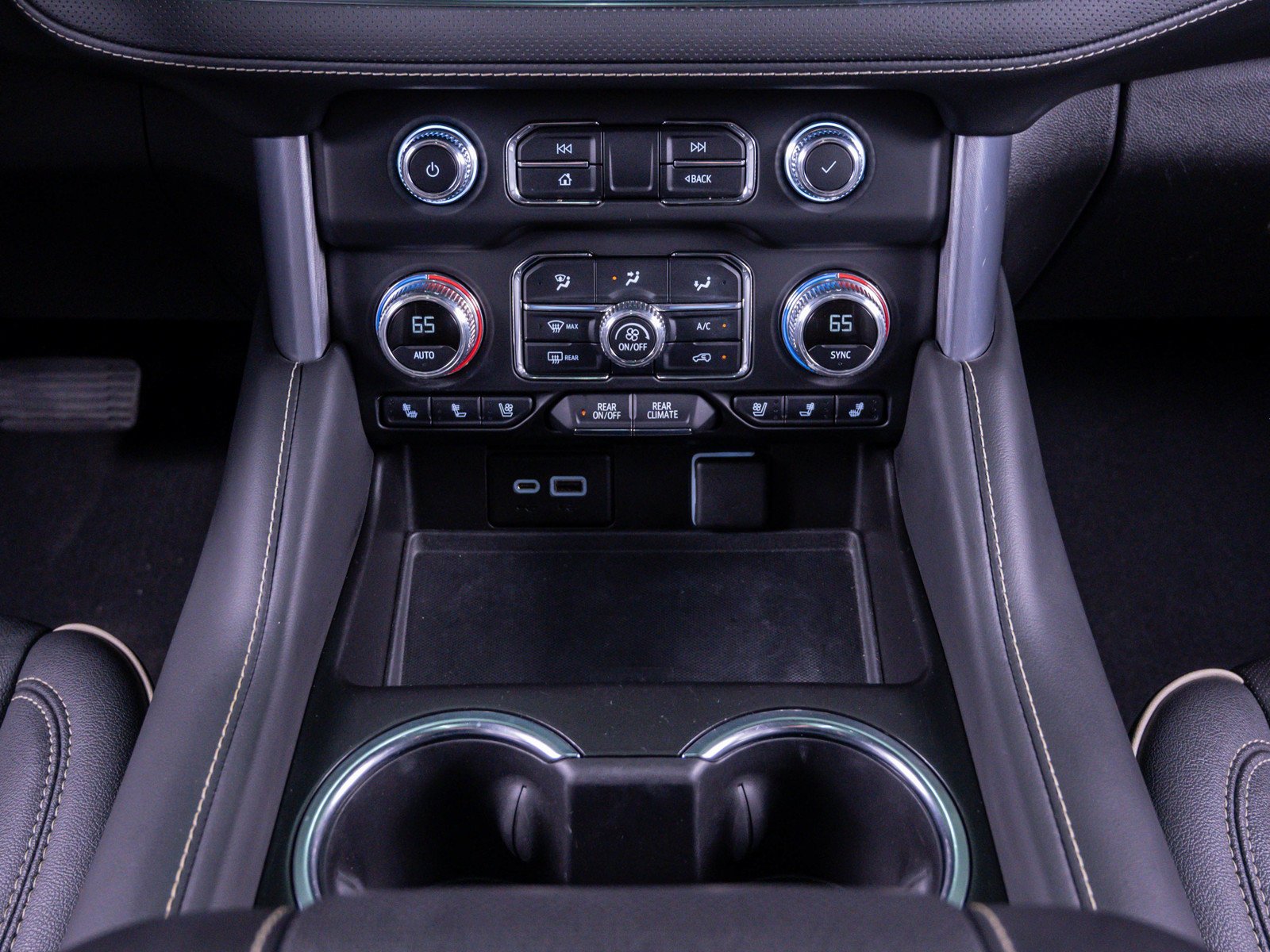 Used 2022 White Frost Tricoat GMC SLT image 30