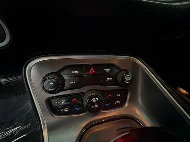 Used 2020 Red Dodge SXT image 20