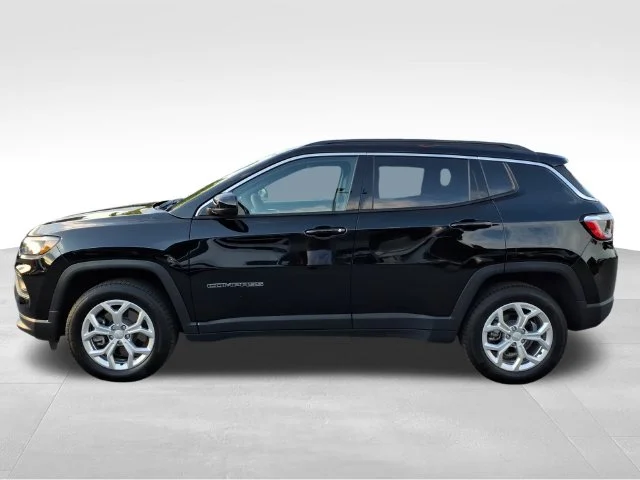 Used 2024 Black Jeep Latitude image 7