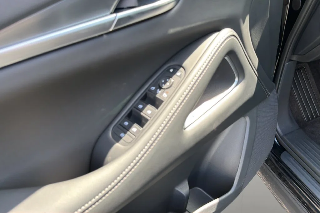 New 2027 MINERAL BLACK INFINITI Luxe FWD image 16