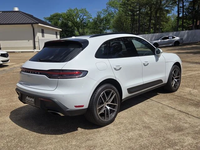 2025 Porsche Macan T - Photo 27