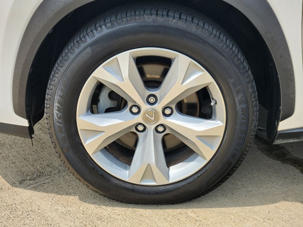 Used 2017 White Lexus 200t image 10