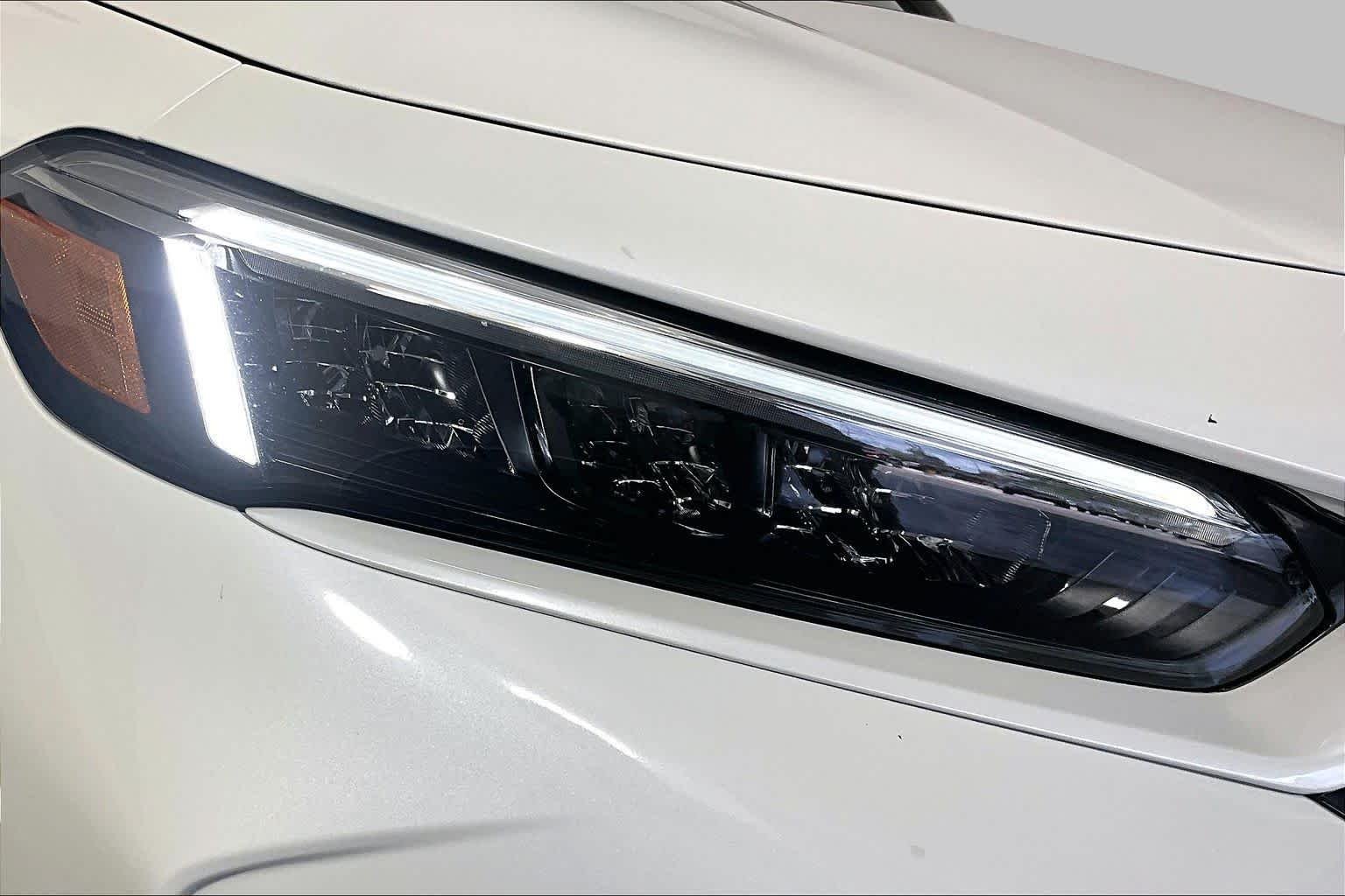 Used 2025 Platinum White Pearl Honda Sport Touring image 27