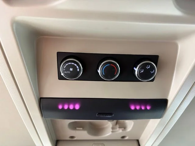 Used 2013 White Chrysler Touring image 30