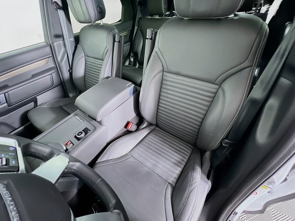 Certified Used 2025 Fuji White Land Rover Metropolitan Edition image 22