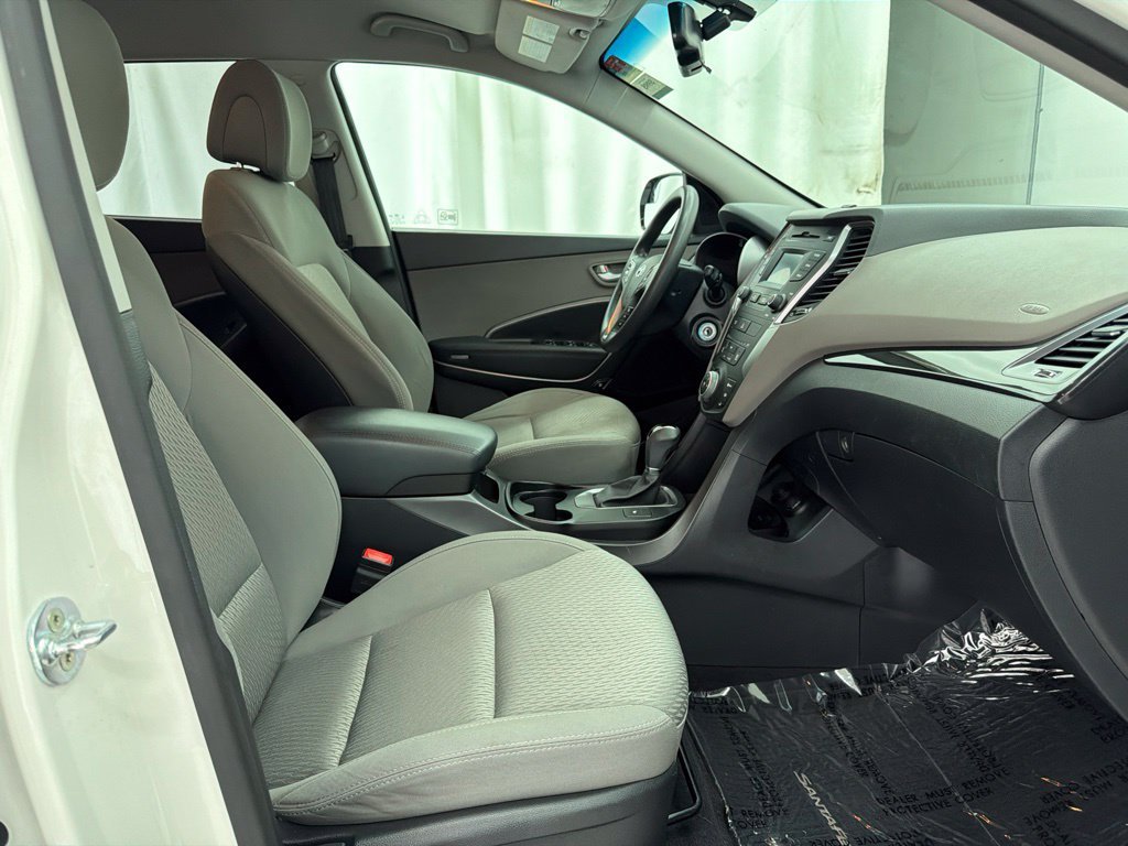 Used 2016 White Hyundai SE image 29