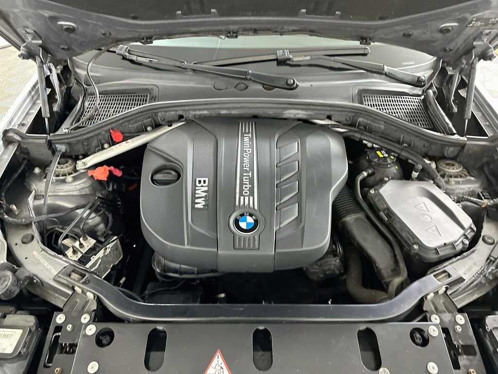 Used 2016 Glacier Silver Metallic BMW xDrive28d image 28