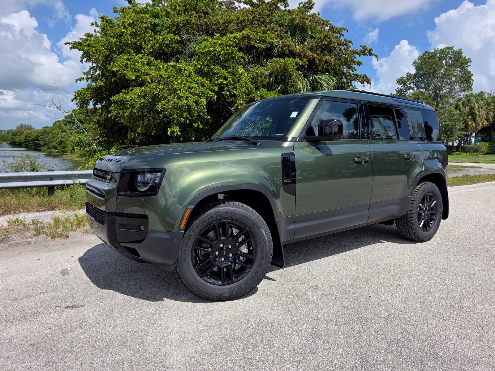 New 2026 Woolstone Green Land Rover P300 S image 1