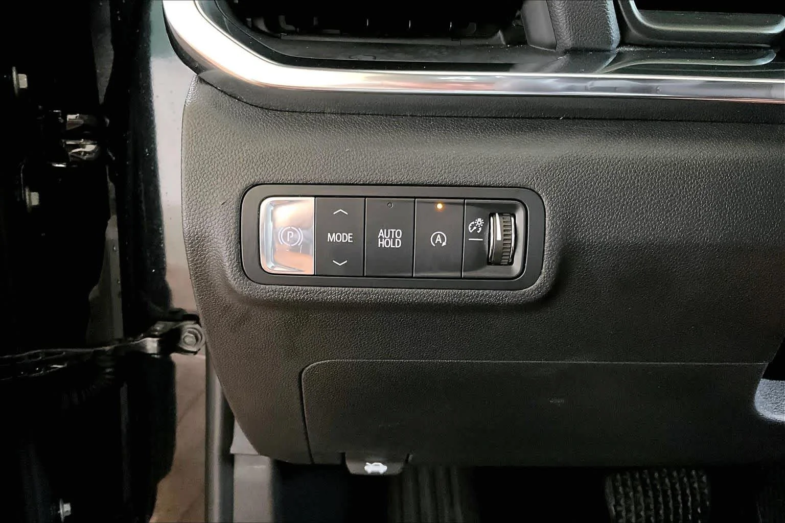 Used 2025 Ebony Twilight Metallic GMC FWD Elevation image 33