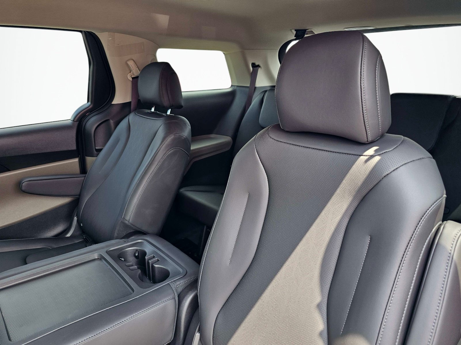 New 2026 Aurora Black Pearl Kia LXS image 33