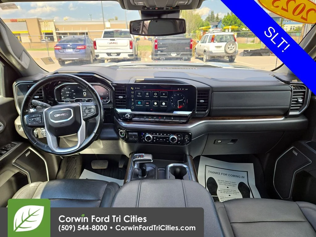 Used 2023  GMC SLT image 3