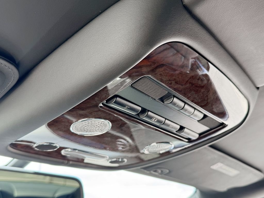 Used 2012 Black Bentley Base image 31