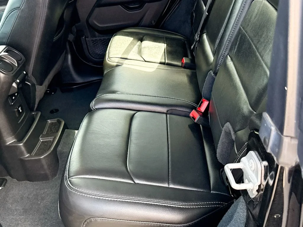 Used 2022 Black Jeep Unlimited Sahara image 29