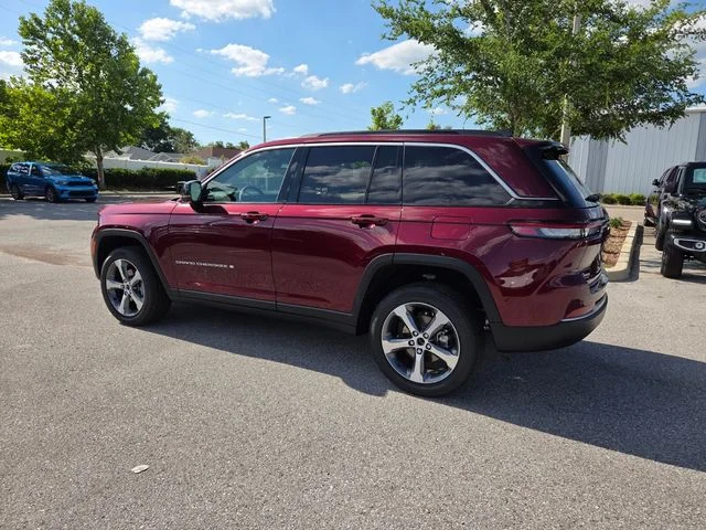 New 2026 Velvet Red Pearl-Coat Exterior Paint Jeep Limited image 8