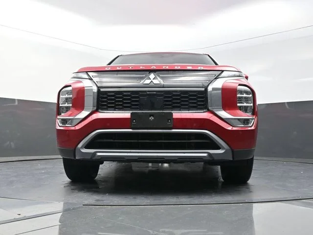Used 2025  Mitsubishi SE image 33