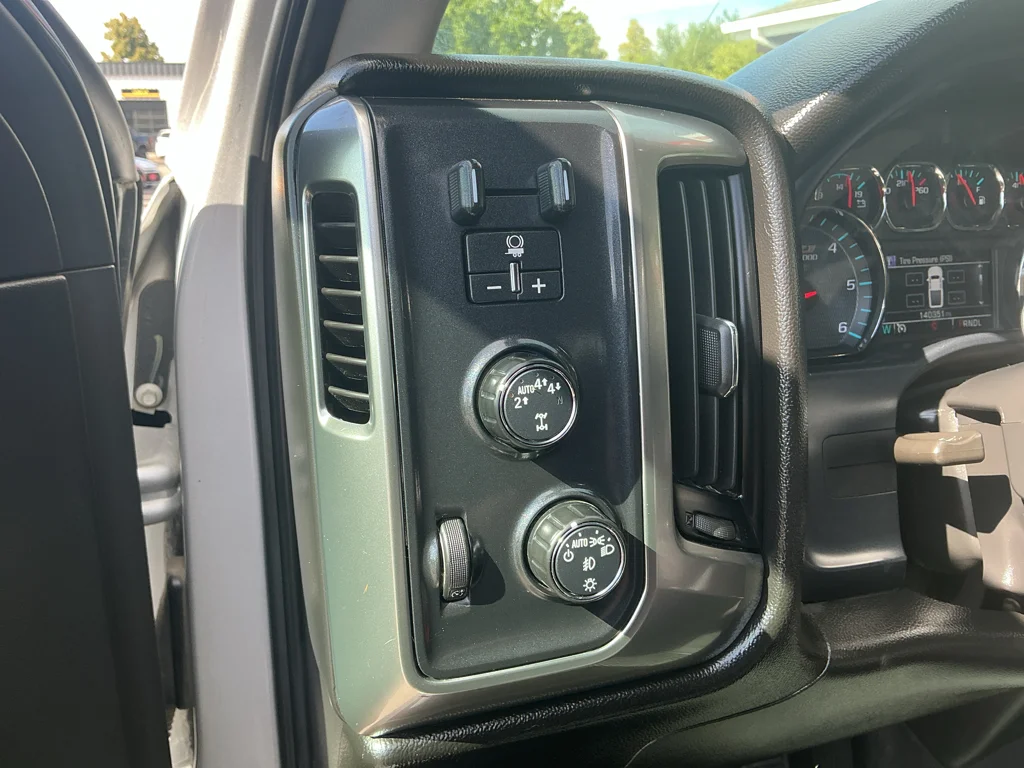 Used 2018 Silver Ice Metallic Chevrolet LT image 19