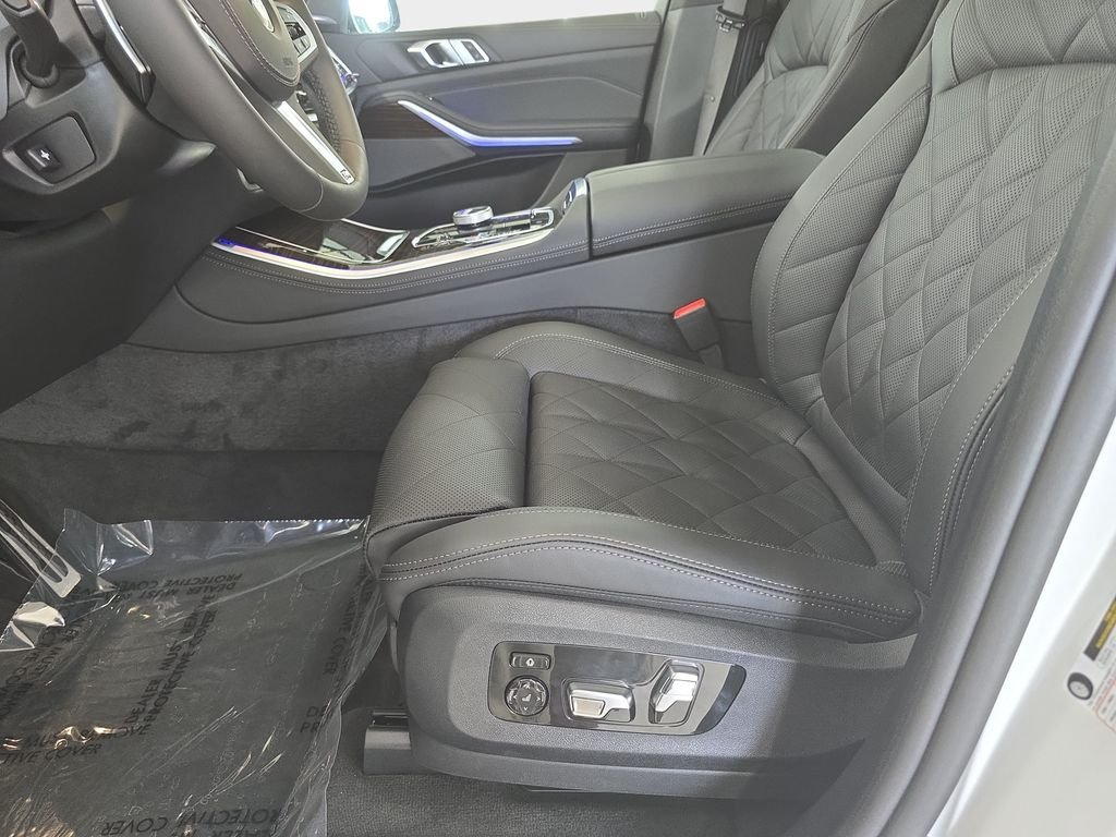 New 2026 Mineral White Metallic BMW sDrive40i image 14