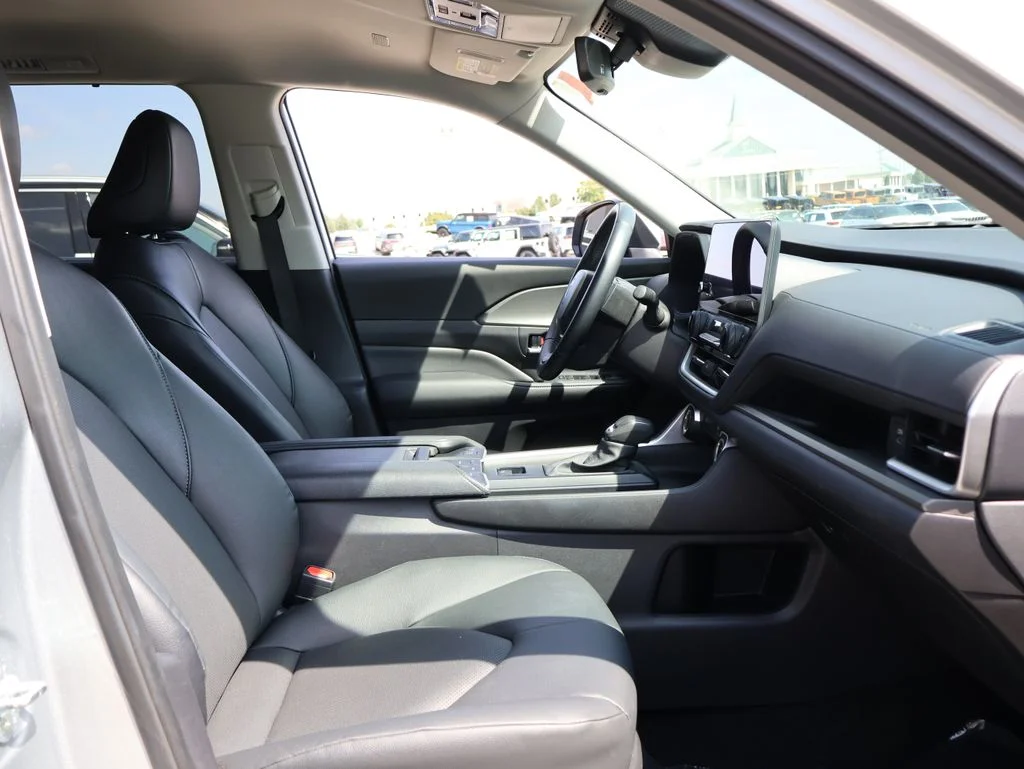 Used 2025 Silver Toyota XLE image 8