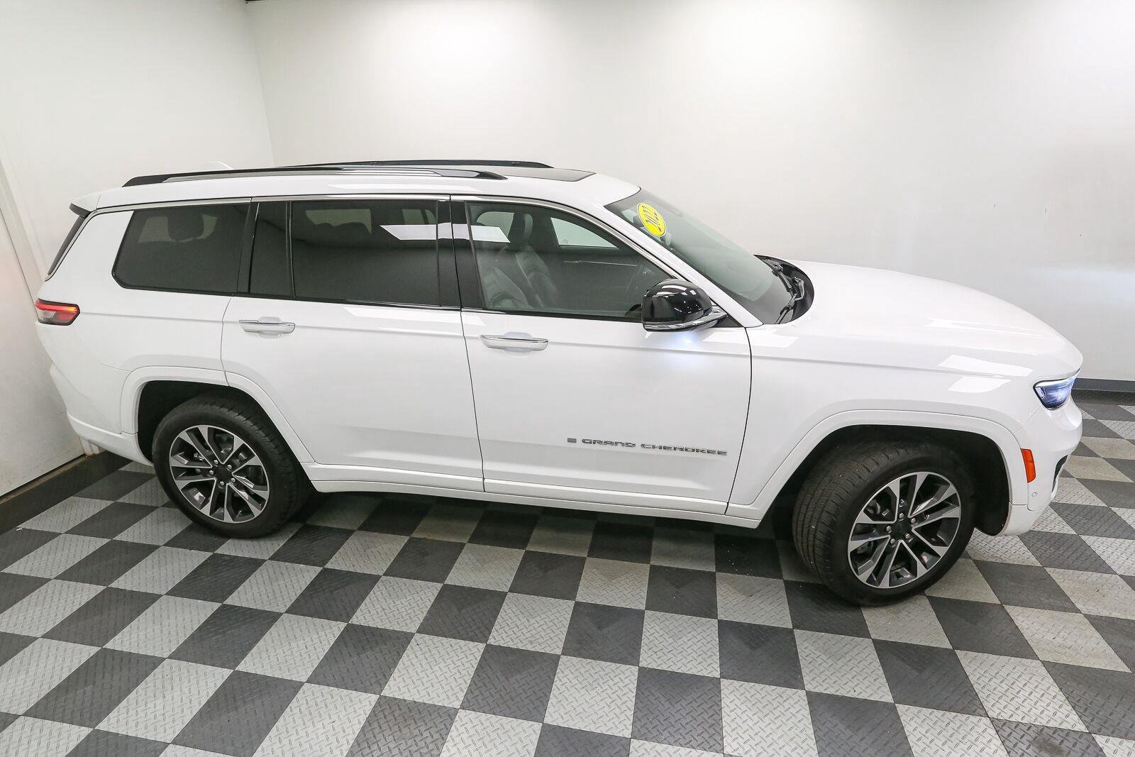 Used 2022 Bright White Clearcoat Jeep Overland image 5