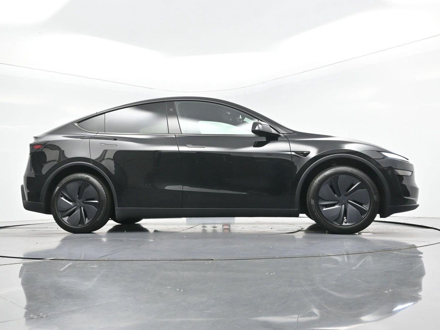 Used 2026 Diamond Black Tesla Premium image 38
