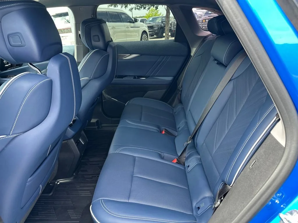 2025 Cadillac OPTIQ Luxury 2 - Photo 31