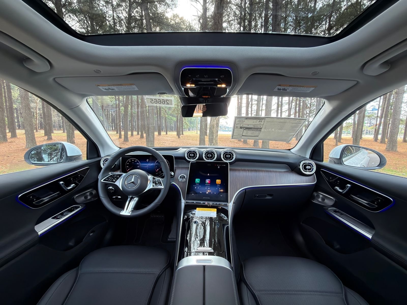 New 2026 MANUFAKTUR Moonlight White Metallic Mercedes-Benz GLC 300 image 2
