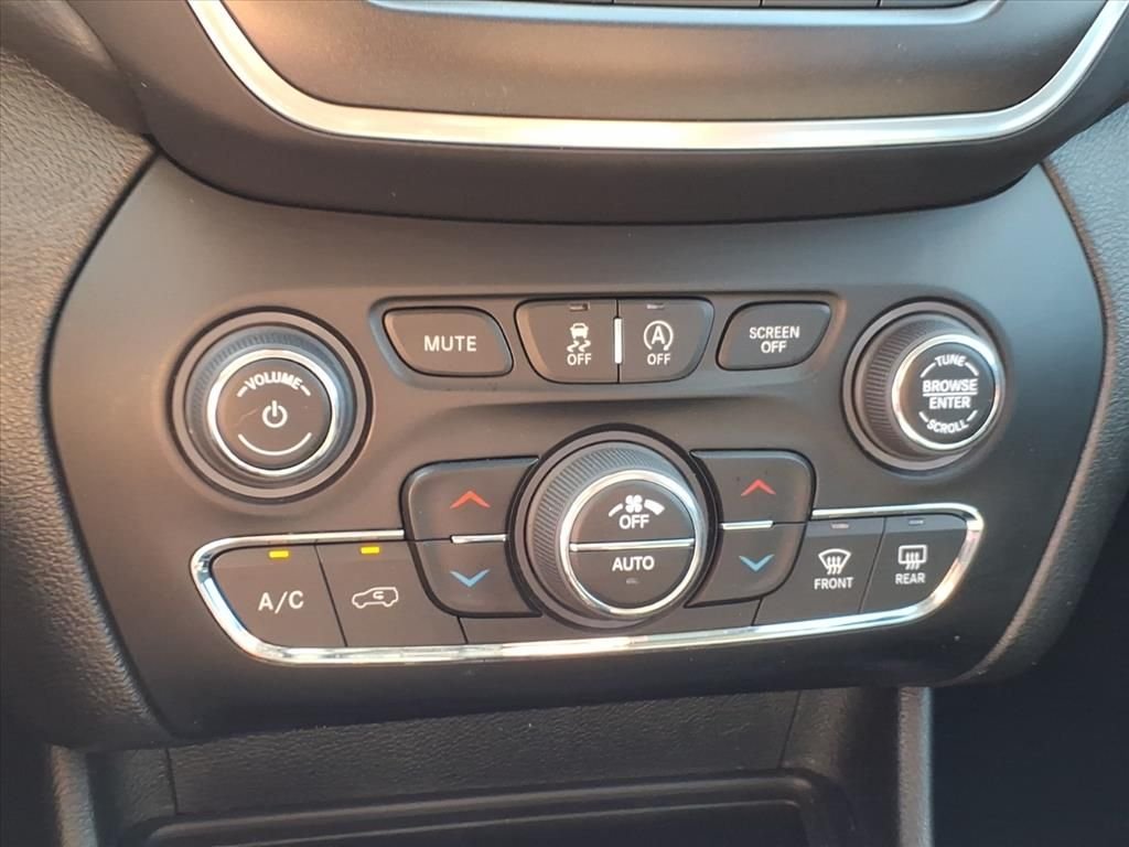 Used 2022 Black Jeep Trailhawk image 25