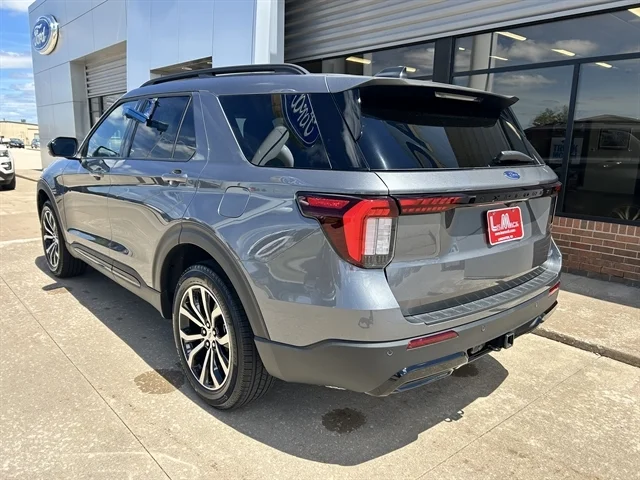 New 2026 Carbonized Gray Metallic FORD ST-Line image 8