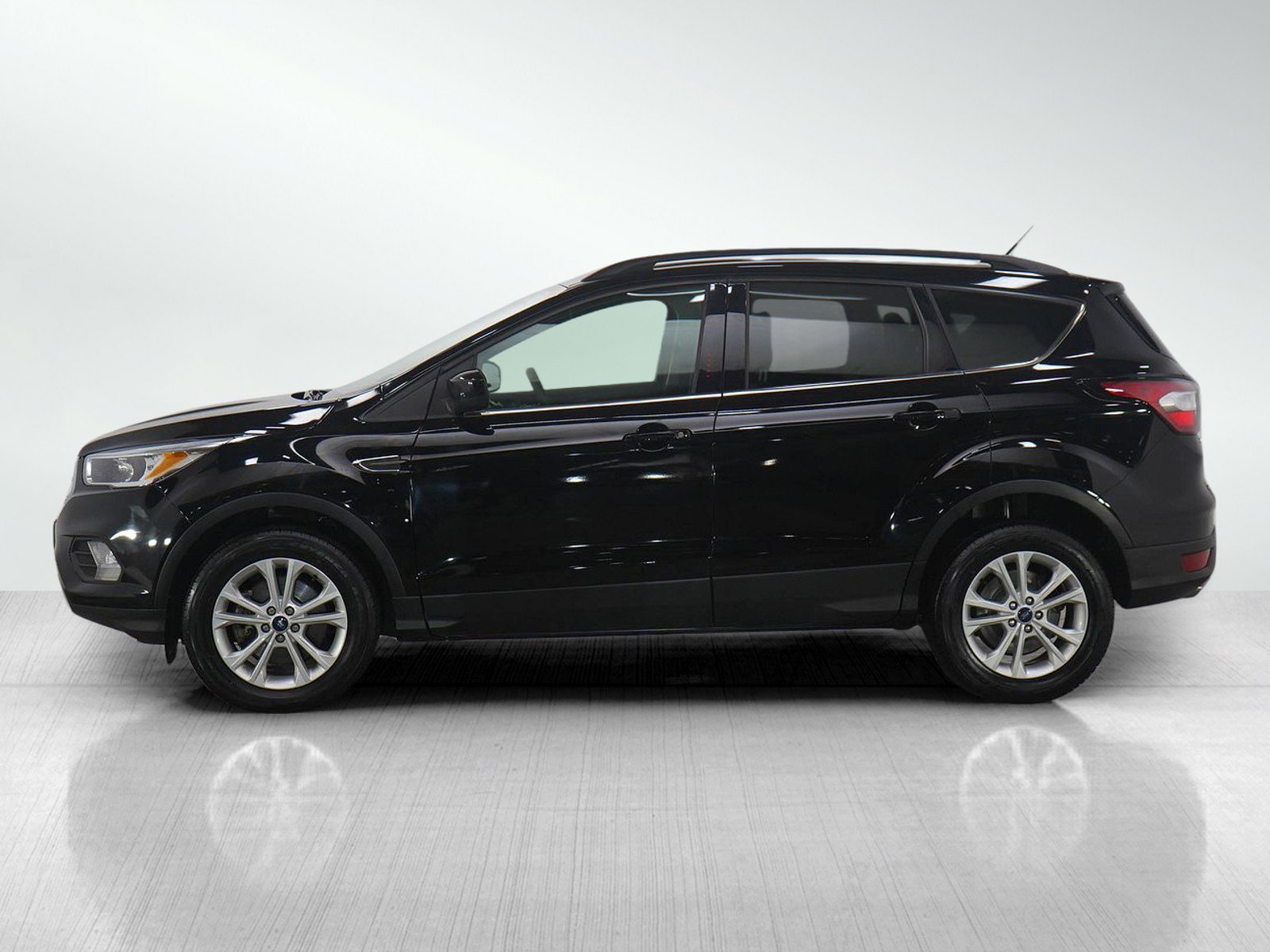 Used 2018 Ford Escape SE with VIN 1FMCU9GD5JUB59312 for sale in Wayzata, Minnesota