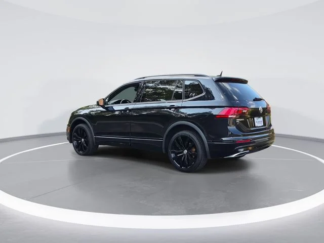Used 2021 Black Volkswagen 2.0T SE R-Line Black image 6