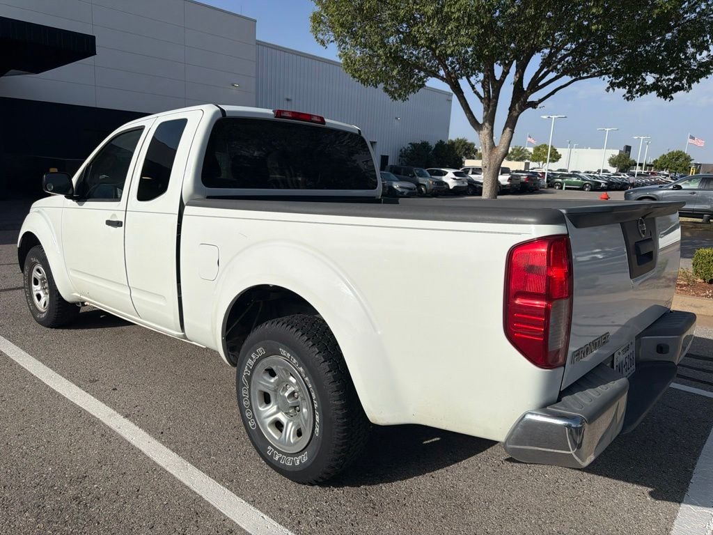 Used 2015 White Nissan S image 7