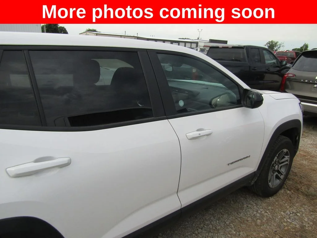 Used 2025 White GMC Elevation image 6