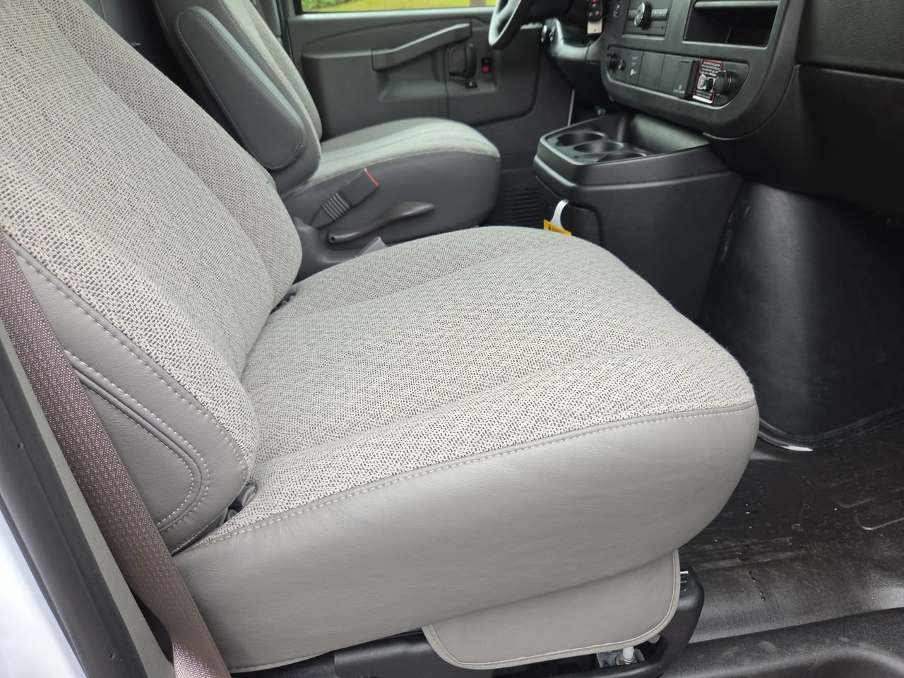 2026 GMC Savana Cargo Work Van - Photo 27