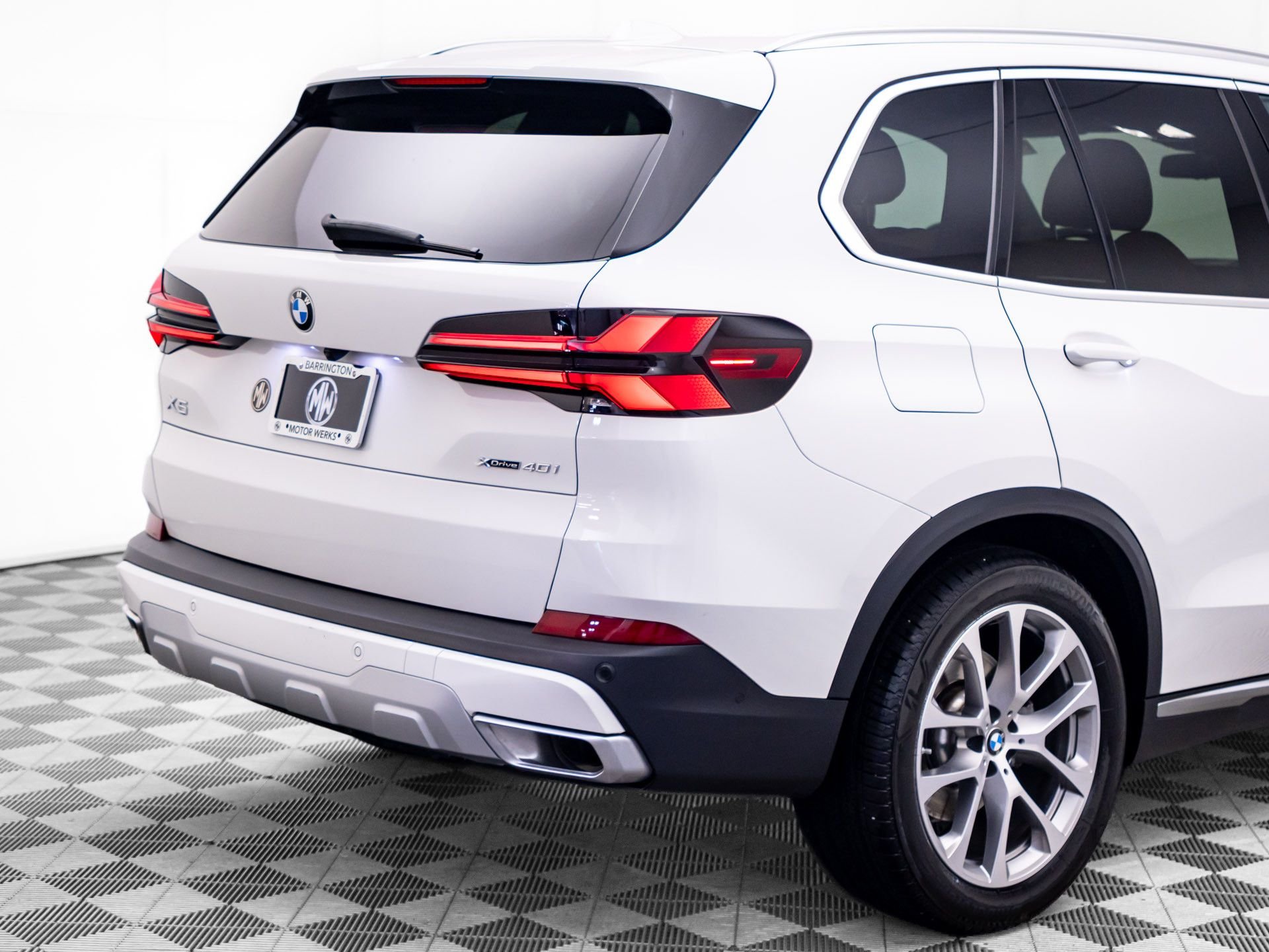 Certified Used 2024 Alpine White BMW xDrive40i image 38