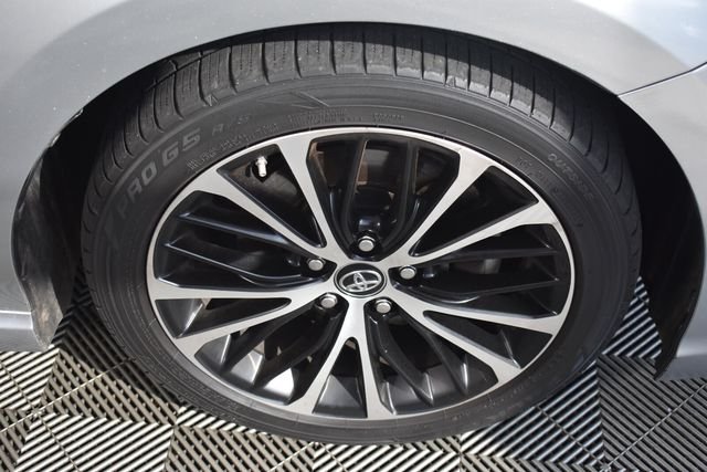 Used 2019 Silver Toyota SE image 12