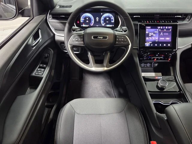 New 2026 Diamond Black Crystal Pearlcoat Jeep Laredo image 7