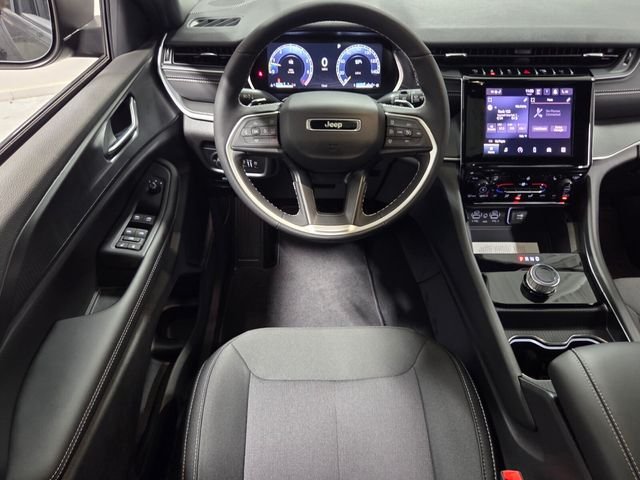 New 2026 Diamond Black Crystal Pearl-Coat Exterior Paint Jeep Laredo image 7