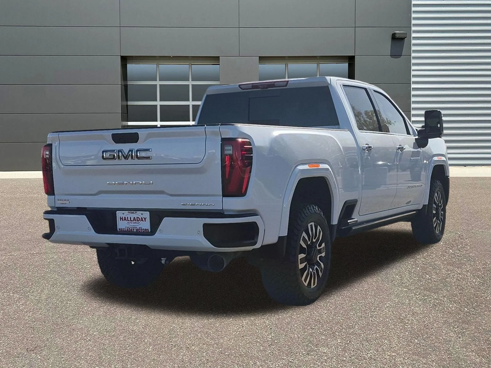 Used 2026 White Frost Tricoat GMC Denali Ultimate image 5