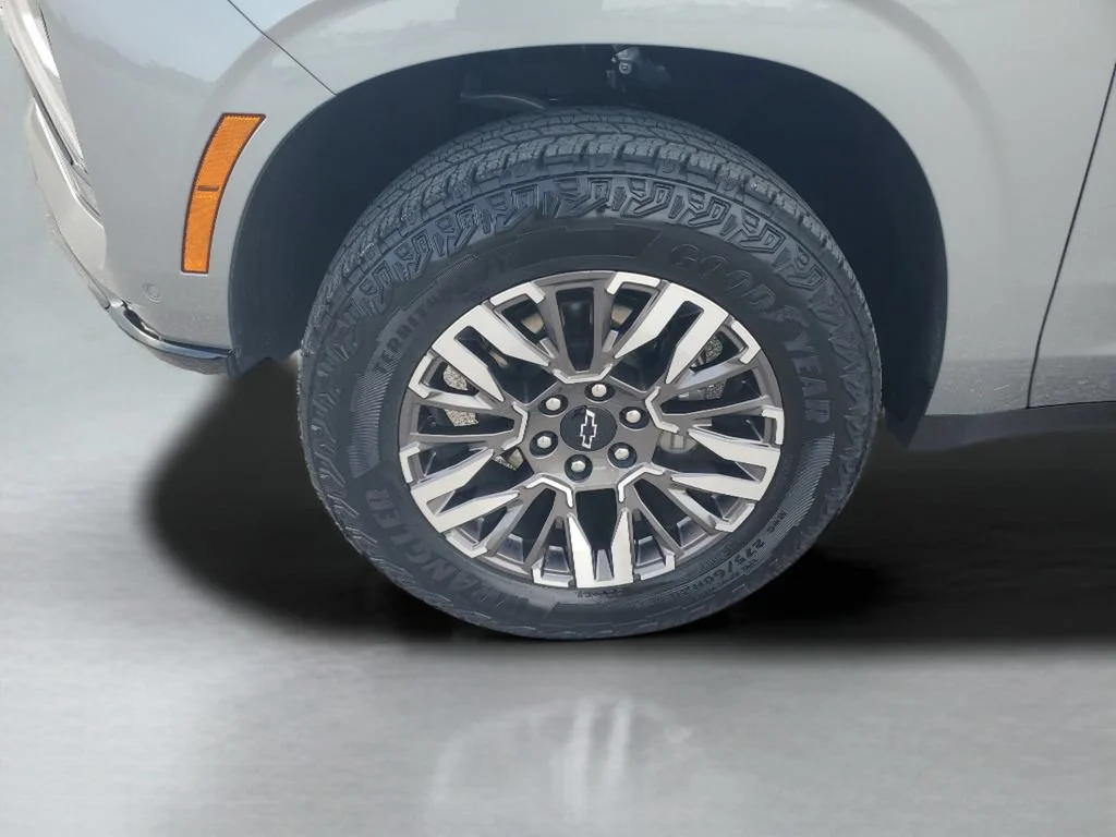 Used 2025 Sterling Gray Metallic Chevrolet Z71 image 27