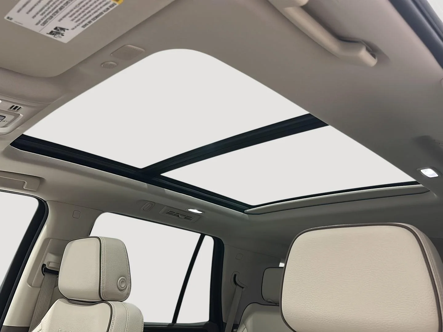 Used 2023 WHITE FROST TRICOAT GMC Denali image 18