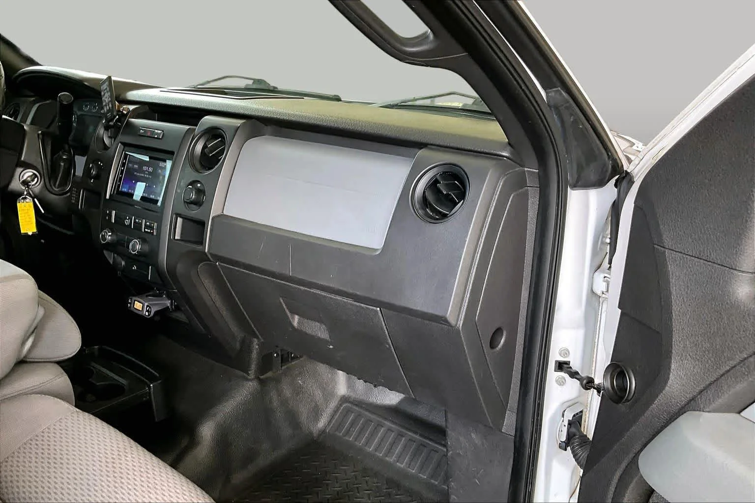 Used 2014 Oxford White Ford XL image 17