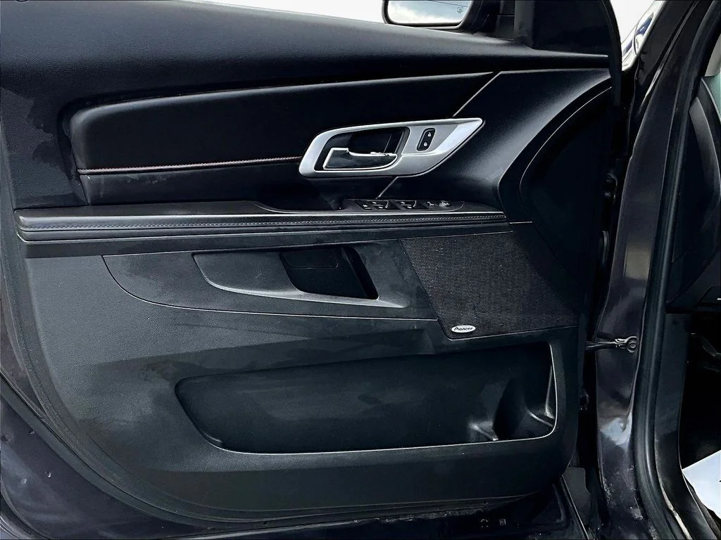 Used 2016 Silver GMC SLE-2 image 19