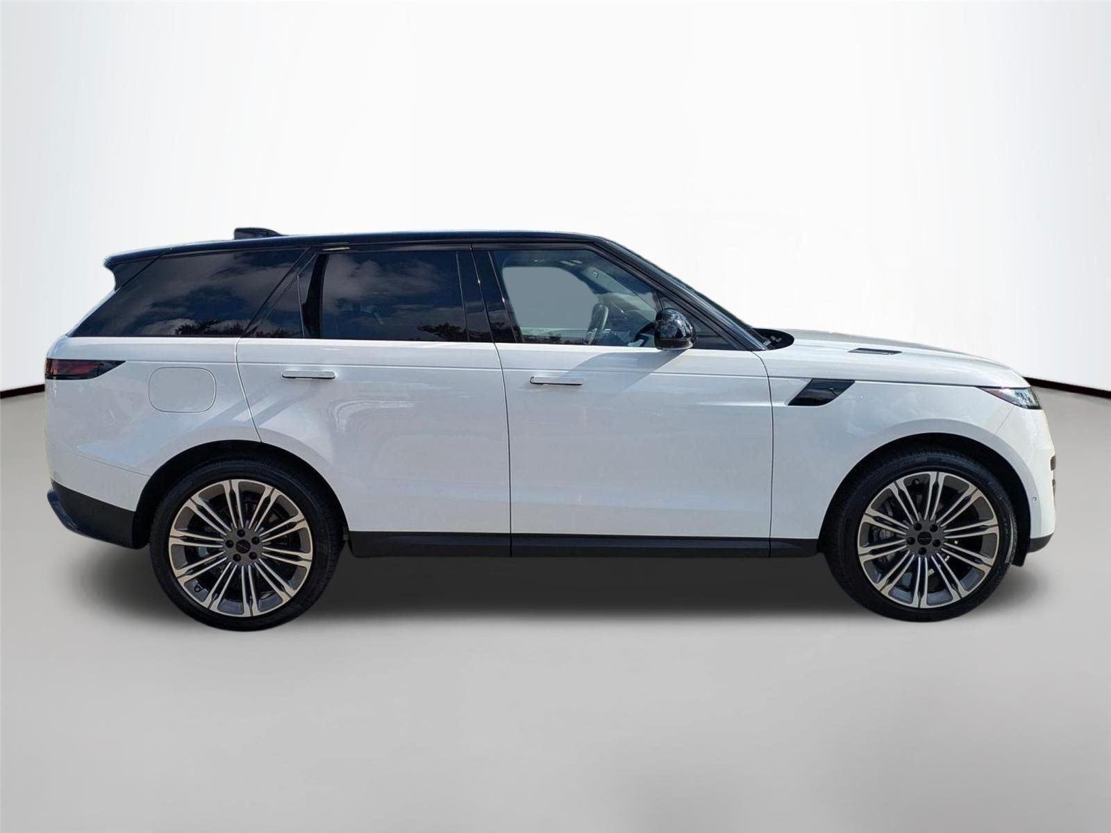 New 2026 Fuji White Land Rover SE image 4