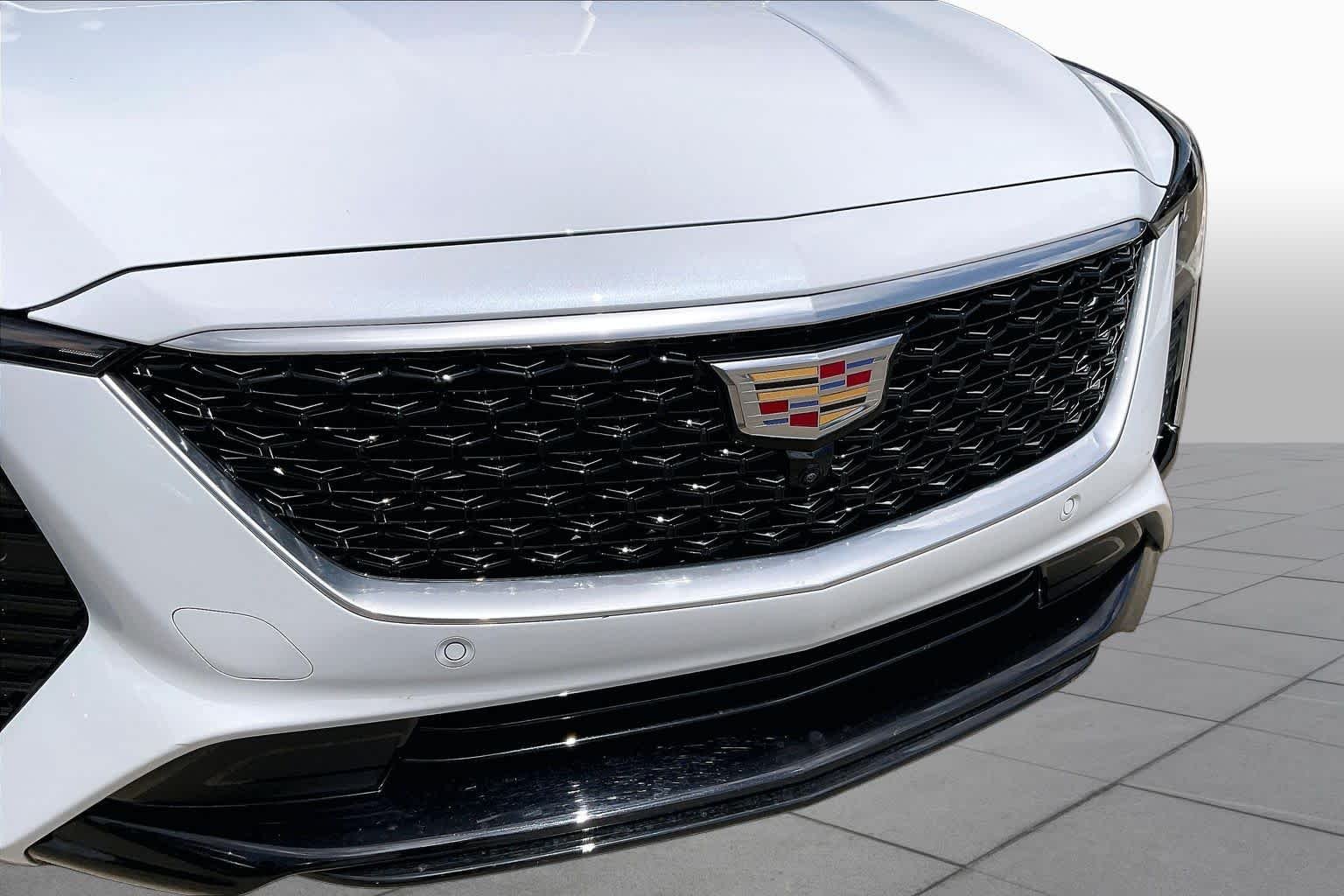 Used 2026 Vibrant White Tricoat Cadillac Premium Luxury image 28