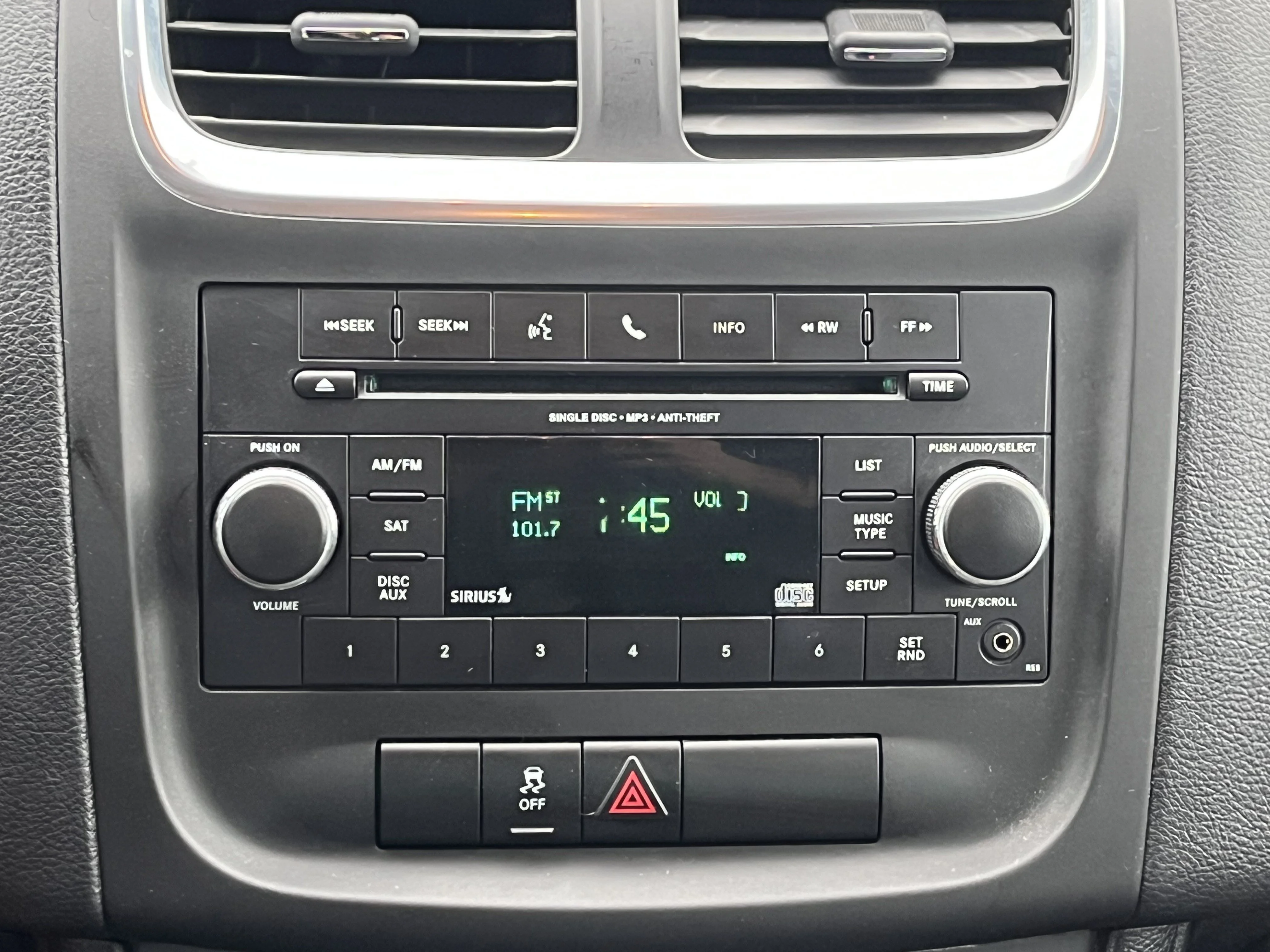 Used 2014 Bright White Clearcoat Dodge SE image 15