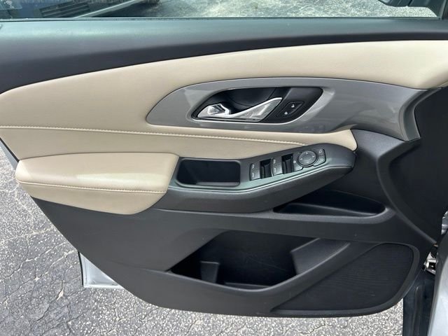 Used 2022 Silver Chevrolet LS image 12